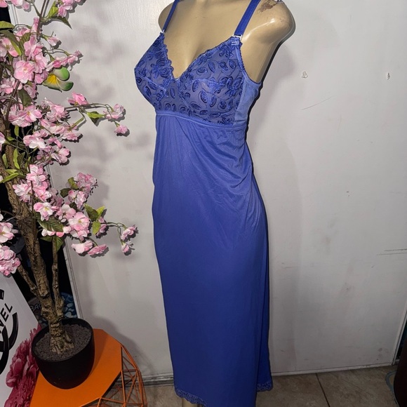 Elegant Blue Lace Chemise - Picture 4 of 8